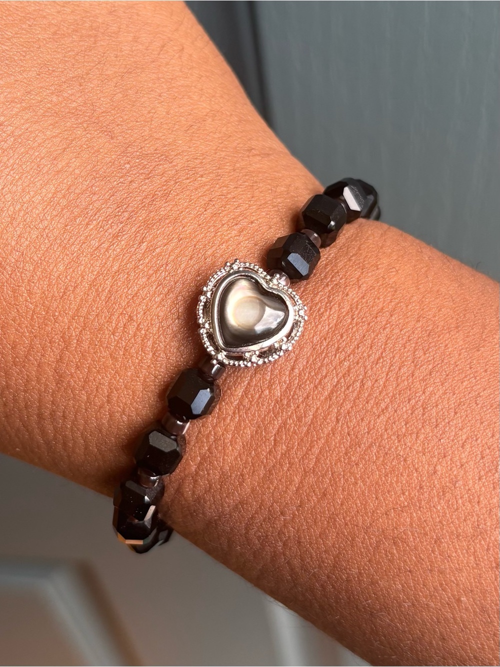 Black MOP Shell Heart & Onyx Cube Crystal Bracelet 7mm - Picture 5 of 6